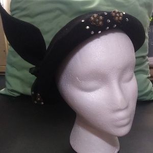 Vintage women's 50s black felt hat